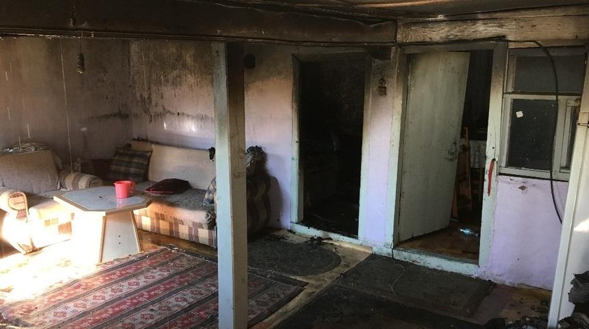 Osmaneli&rsquo;de ev yangını