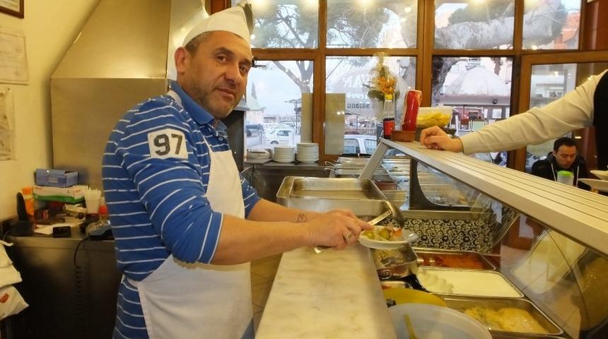 Bu ilçedeki lokantalarda bütün yemekler zeytinyağı ile hazırlanıyor