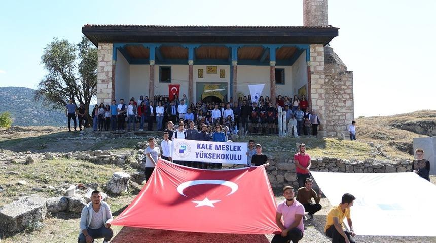 Kale MYO &ouml;ğrencileri Tabae Antik Kentini gezdi