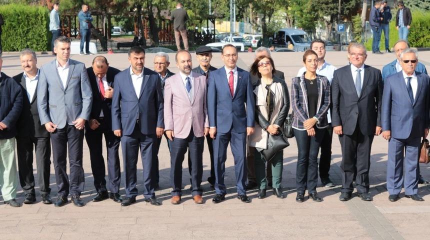 Balıkesirliler g&uuml;n&uuml;n&uuml; kutladı