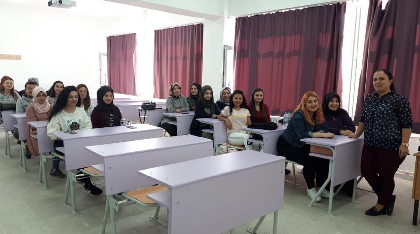 &Uuml;niversite &ouml;ğrencilerinden iş kul&uuml;b&uuml; eğitimlerine b&uuml;y&uuml;k ilgi