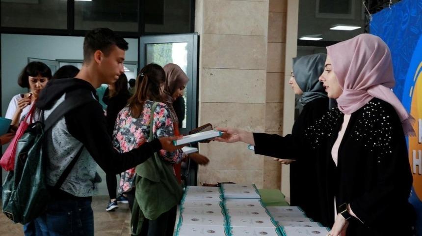 K&ouml;rfez Kamp&uuml;s&uuml;&rsquo;nde eğitim g&ouml;ren &ouml;ğrencilere broş&uuml;r dağıtıldı