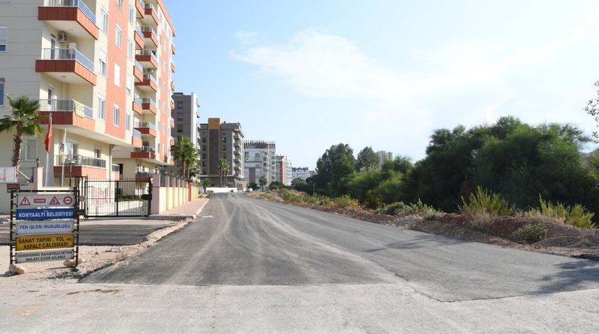 Konyaaltı Siteler Mahallesi&rsquo;nde yeni sokağa sıcak asfalt