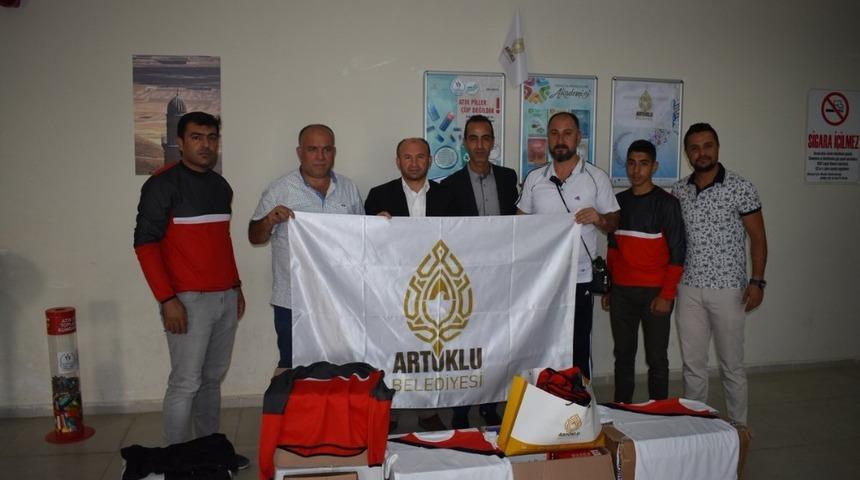 Amat&ouml;r spor kul&uuml;plerine destek