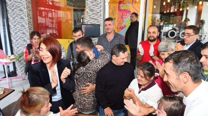 Avcılar&rsquo;da engelli bireyler doyasıya eğlendi