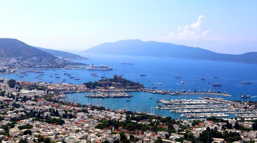 Bodrum'a hava ve deniz yoluyla gelen turist sayısı arttı