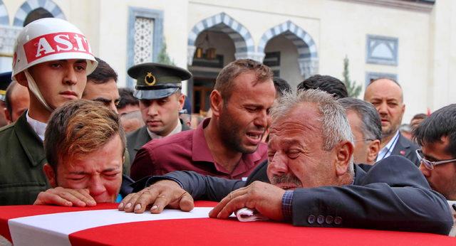 Şehit Sözleşmeli Er Emre Güngör, gözyaşlarıyla uğurlandı