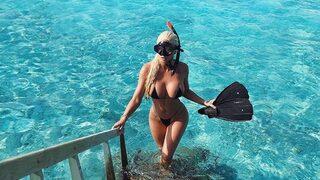 Jelena'nın cesur tatil bikinileri 