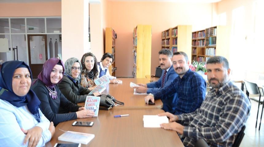 &Ouml;ğretmenler &lsquo;Kitap g&uuml;n&uuml;n&rsquo;de buluşuyor