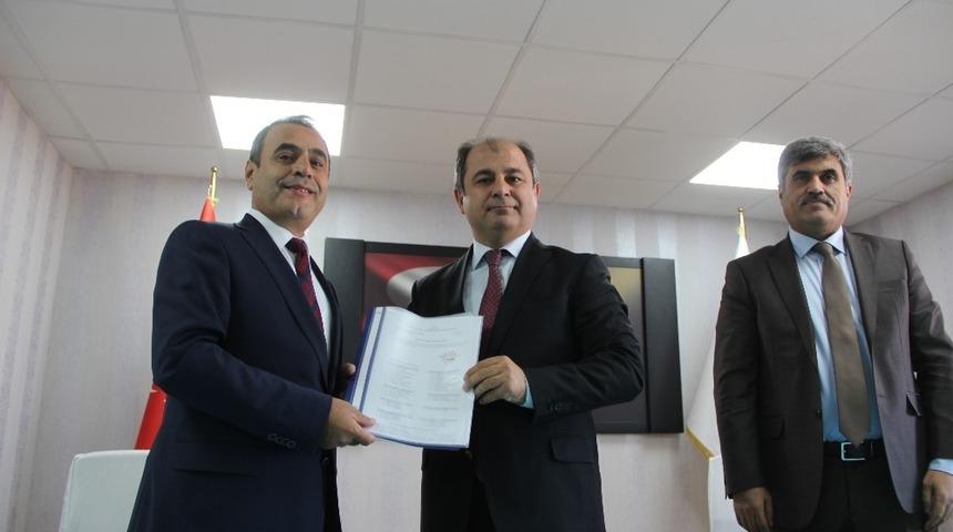 Baro Başkanı Han mazbatasını aldı