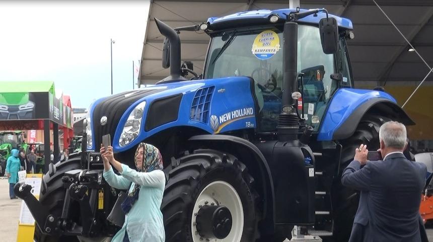 Tarım Fuarı'nın gözdesi traktörler oldu