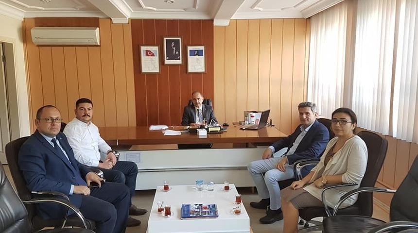 Ödemiş Ticaret Odası’ndan bin 100 öğrenciye eşofman yardımı