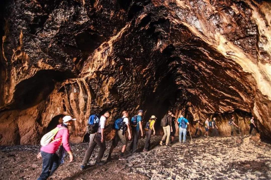 Defineciler doğa harikası kanyonu ve tarihi kiliseyi tarumar etti 