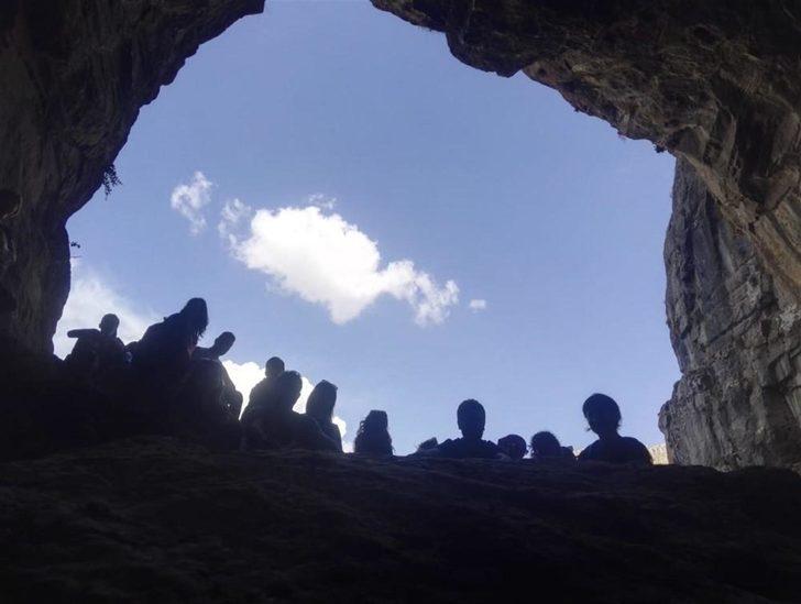 Defineciler doğa harikası kanyonu ve tarihi kiliseyi tarumar etti  G5