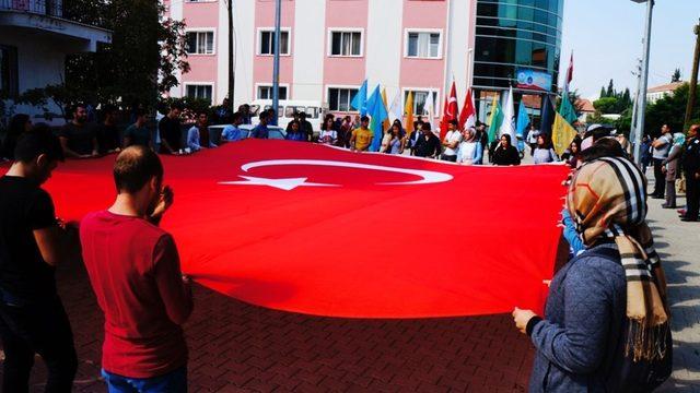 Üniversiteli öğrencilerden teröre lanet