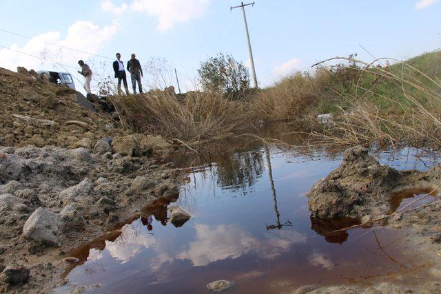 Tekirdağ'da 'kızıl' akmaya başlayan dereye inceleme