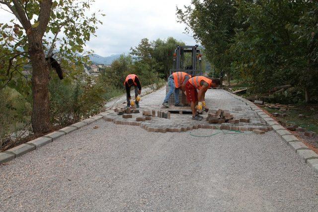 Başiskele’de parke yol çalışmaları sürüyor