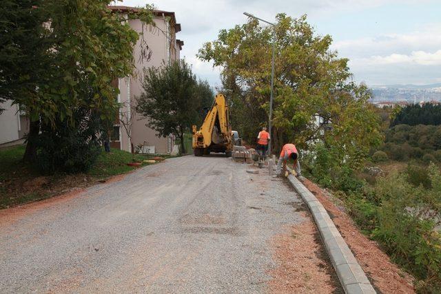 Başiskele’de parke yol çalışmaları sürüyor