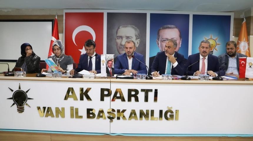 AK Parti Teşkilat Başkanı Kandemir Van&rsquo;da