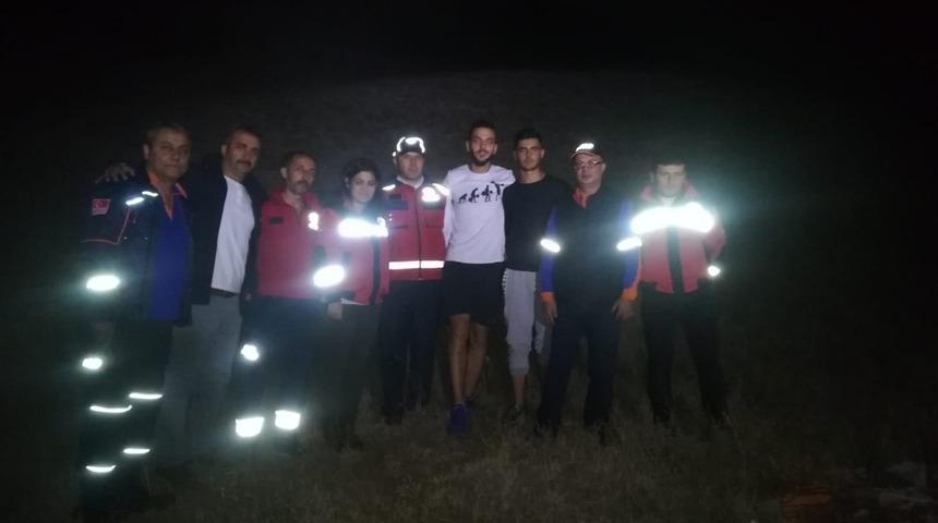Dağda kaybolan 2 &ouml;ğrenci bulundu