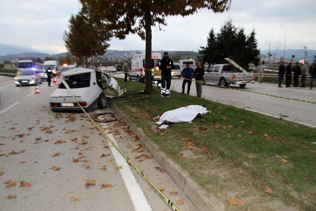 Ortadan ikiye bölünen otomobilin sürücüsü öldü