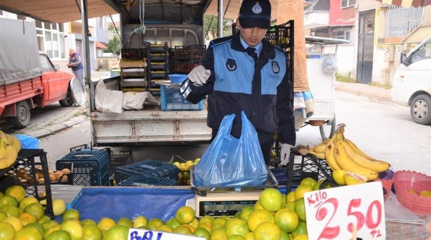 Zabıta ekiplerinden &Ccedil;arşamba pazarında sıkı denetim