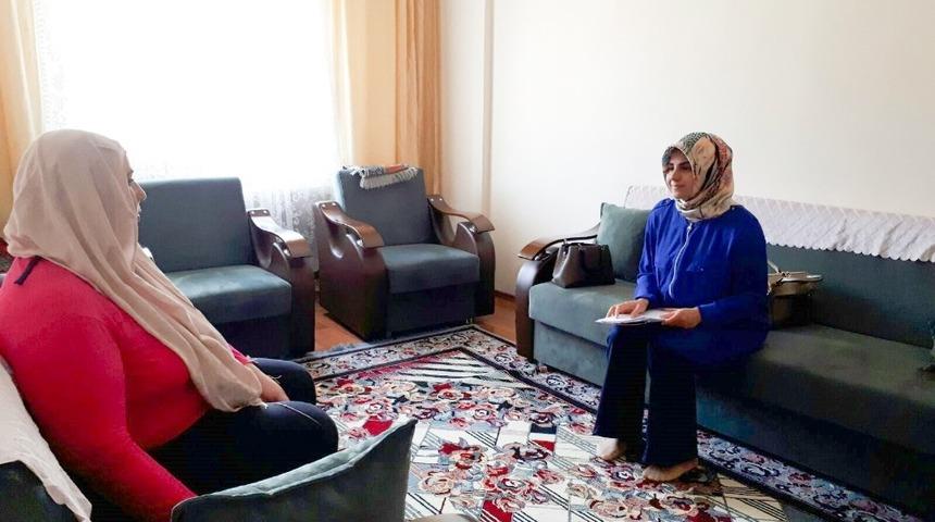 Psikologlar aileleri ziyaret etti