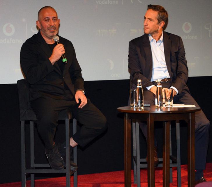 Defne Samyeli Cem Yılmaz'ı terletti: Bu soruyu evde de sorabilirdin! G3