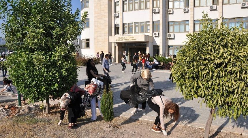 ME&Uuml; &ouml;ğrencilerinden &ccedil;evre temizliği