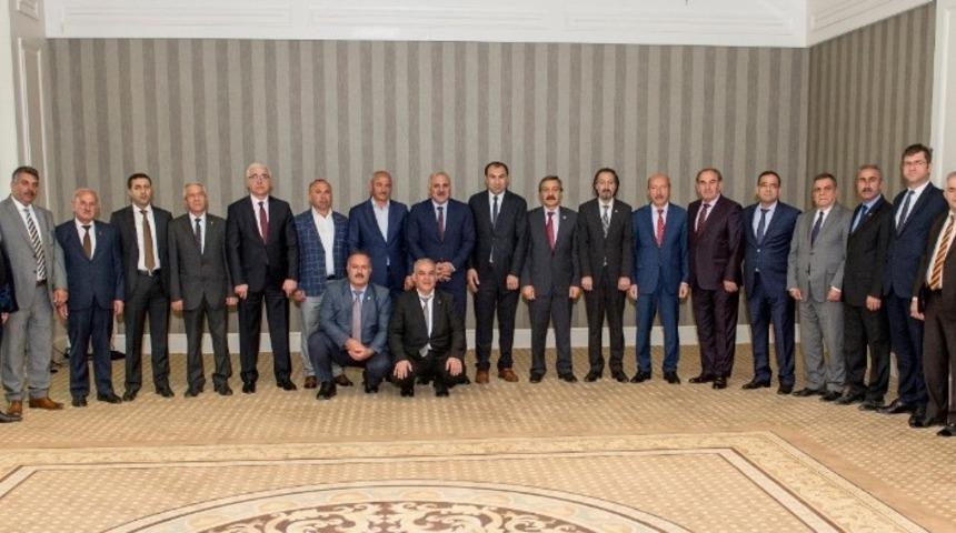 Vali Zorluoğlu, oda başkanlarıyla bir araya geldi
