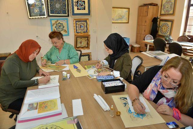 Geleneksel Türk süsleme sanatları gelecek nesillere aktarılıyor