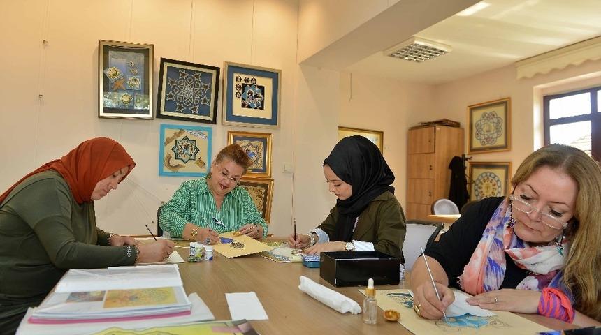 Geleneksel T&uuml;rk s&uuml;sleme sanatları gelecek nesillere aktarılıyor