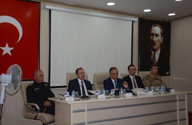 Hakkari’de muhtarlar toplantısı