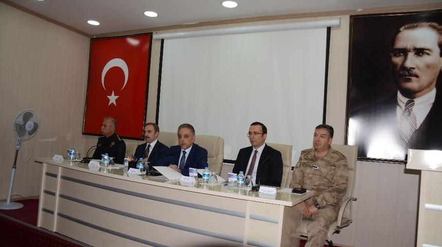 Hakkari&rsquo;de muhtarlar toplantısı