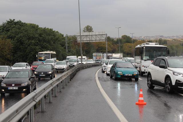 Bakırköy'de motosiklet sürücüsü kaza yaptı