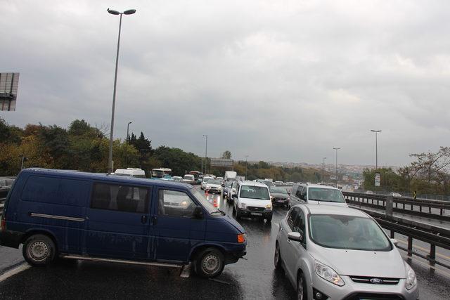 Bakırköy'de motosiklet sürücüsü kaza yaptı