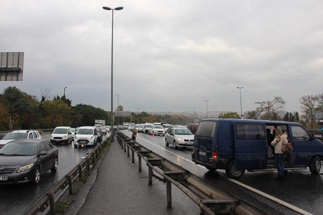 Bakırköy'de motosiklet sürücüsü kaza yaptı