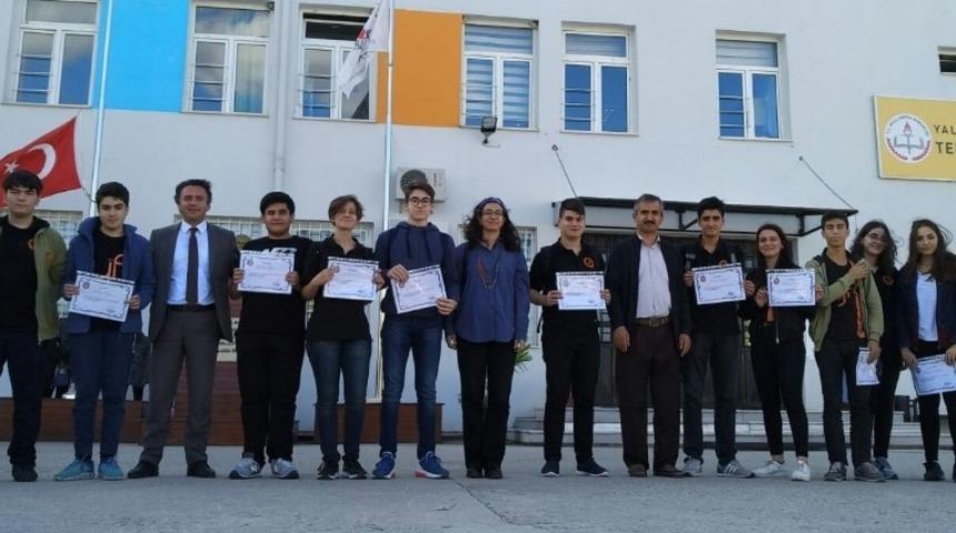 Har&ccedil;lıklarıyla arkadaşlarının ihtiya&ccedil;larını karşılıyorlar