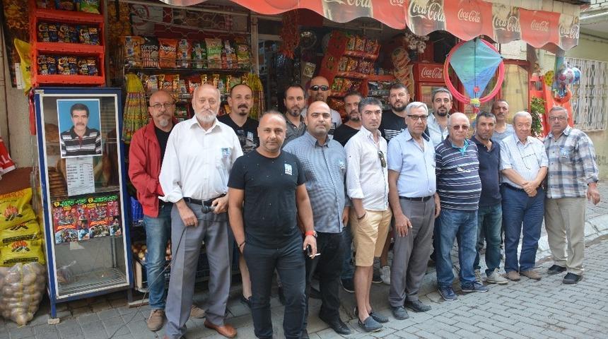 Mahalle sakinleri vefat eden bakkalını unutmadı