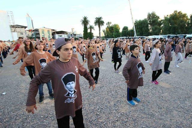 İzmir’de 6 bin kişi aynı anda zeybek oynayacak