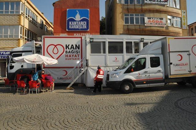 Başkan Akkaya ve belediye personeli kan bağışı yaptı