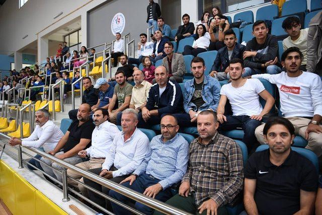 Kartepe Belediyespor voleybolda iddialı