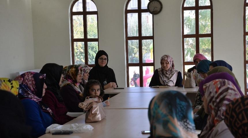&ldquo;Sultanımız Efendimizi Anlamak&rdquo; programı mahalle konaklarında devam ediyor