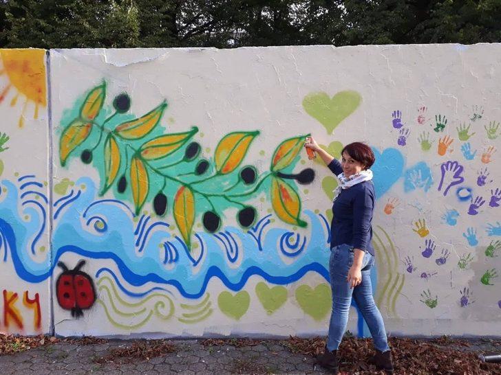 Kuşadalı gençler, Marl ve Kuşadası için barış güvercini çizdi G3