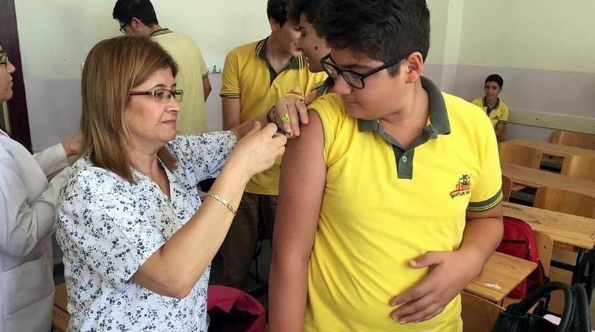 &Ouml;ğrenciler aşılanıyor