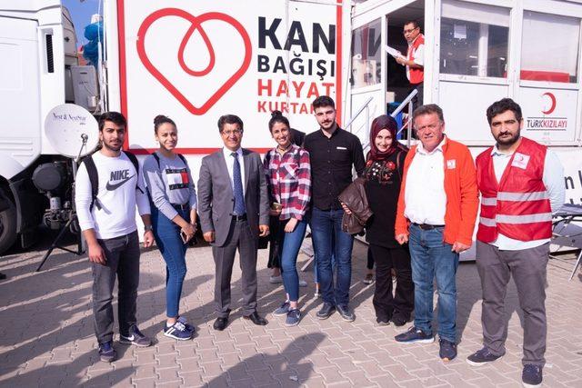 Rektör Taş’tan kan bağışı kampanyasına destek