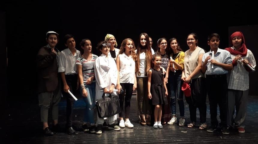 Kayapınar&rsquo;da &lsquo;Pırtlatan Bal&rsquo; sahnelendi