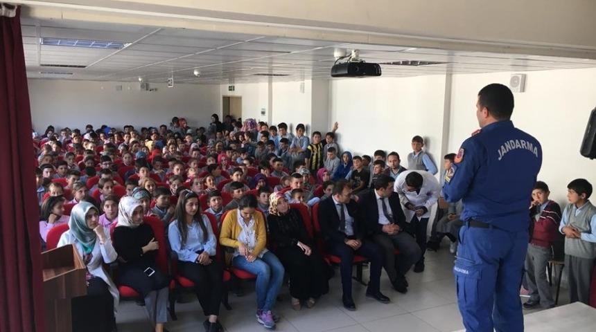 Jandarma&rsquo;dan &ouml;ğrencilere trafik eğitimi