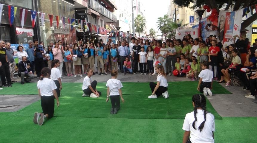 Mersin&rsquo;de D&uuml;nya Kız &Ccedil;ocukları G&uuml;n&uuml; kutlandı