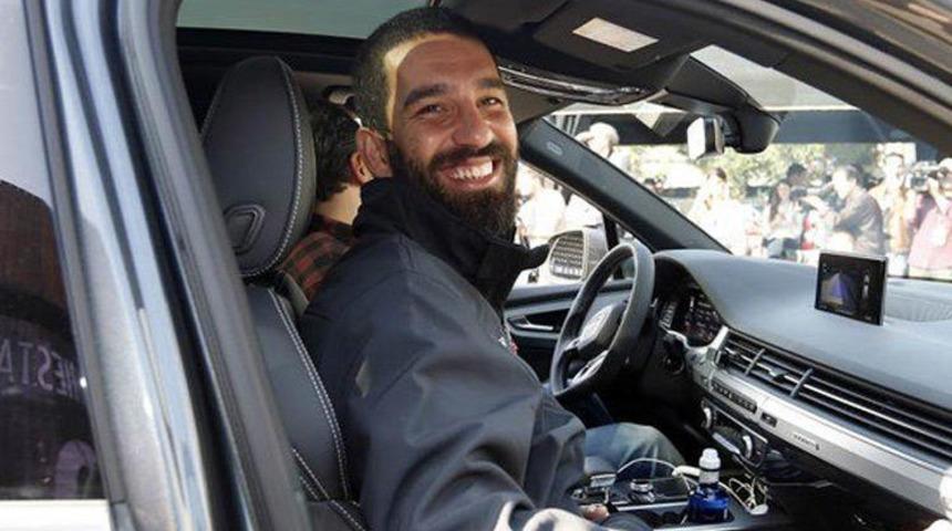 Arda Turan'a bir şok da eski şoföründen